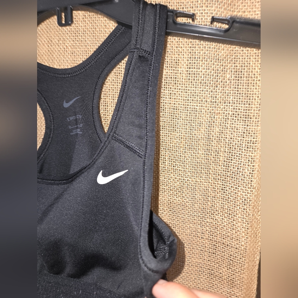 Nike Juniors Black Sports Bra Size Medium - Picture 2 of 6